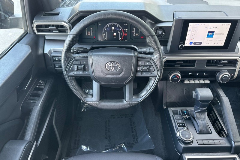 Toyota Tacoma 4WD Vehicle Full-screen Gallery Image 14