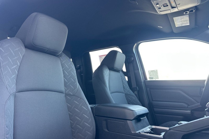 Toyota Tacoma 4WD Vehicle Full-screen Gallery Image 16