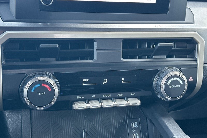 Toyota Tacoma 4WD Vehicle Full-screen Gallery Image 20