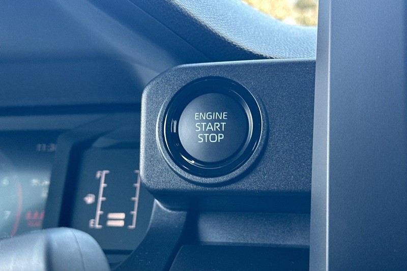 Toyota Tacoma 4WD Vehicle Full-screen Gallery Image 22