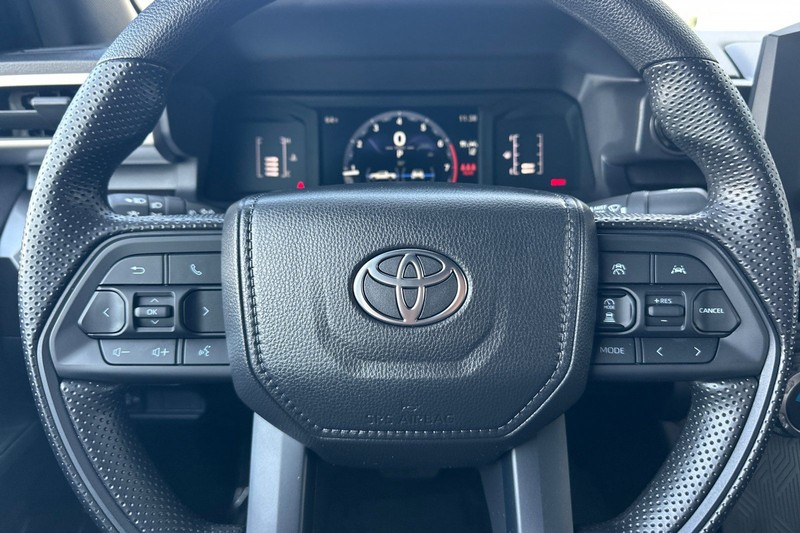 Toyota Tacoma 4WD Vehicle Full-screen Gallery Image 23