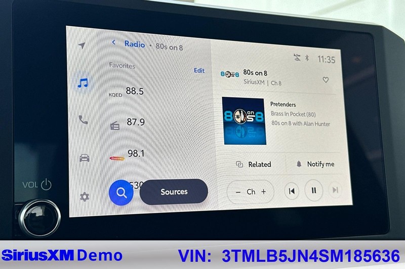 Toyota Tacoma 4WD Vehicle Full-screen Gallery Image 28