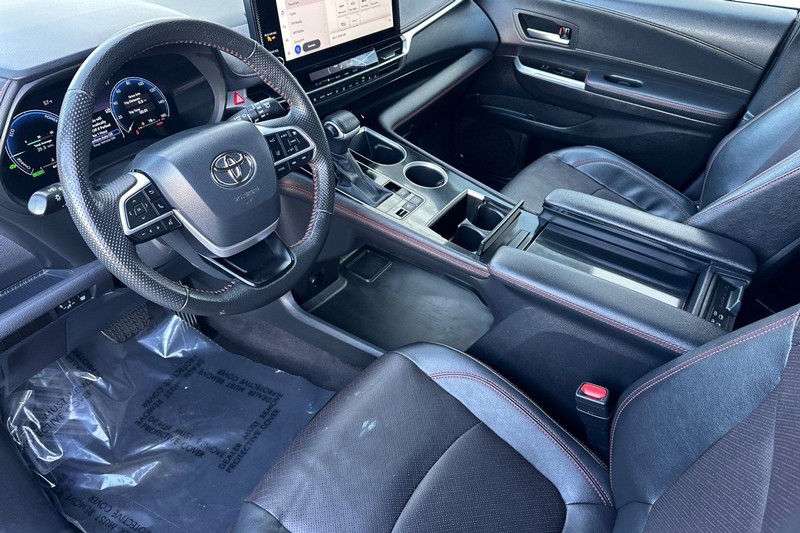 Toyota Sienna Vehicle Full-screen Gallery Image 10