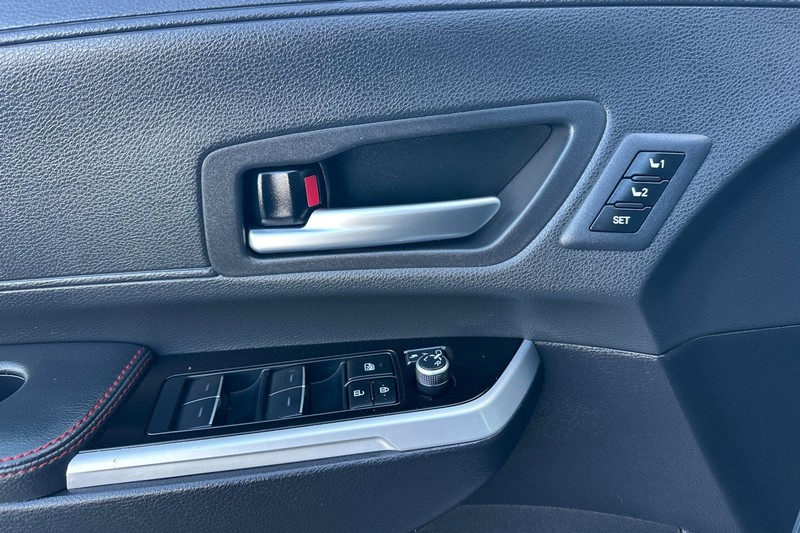 Toyota Sienna Vehicle Full-screen Gallery Image 11