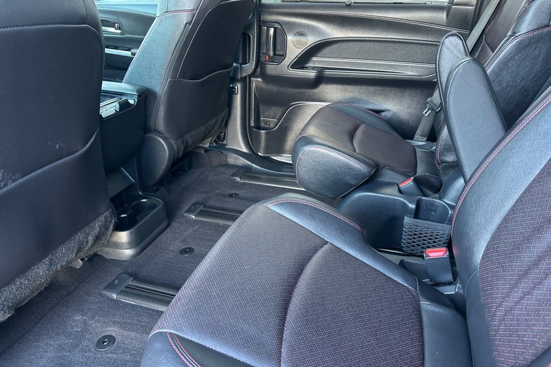 Toyota Sienna Vehicle Full-screen Gallery Image 12