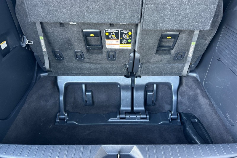 Toyota Sienna Vehicle Full-screen Gallery Image 16