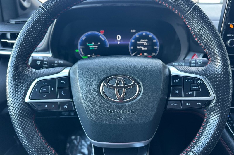 Toyota Sienna Vehicle Full-screen Gallery Image 25