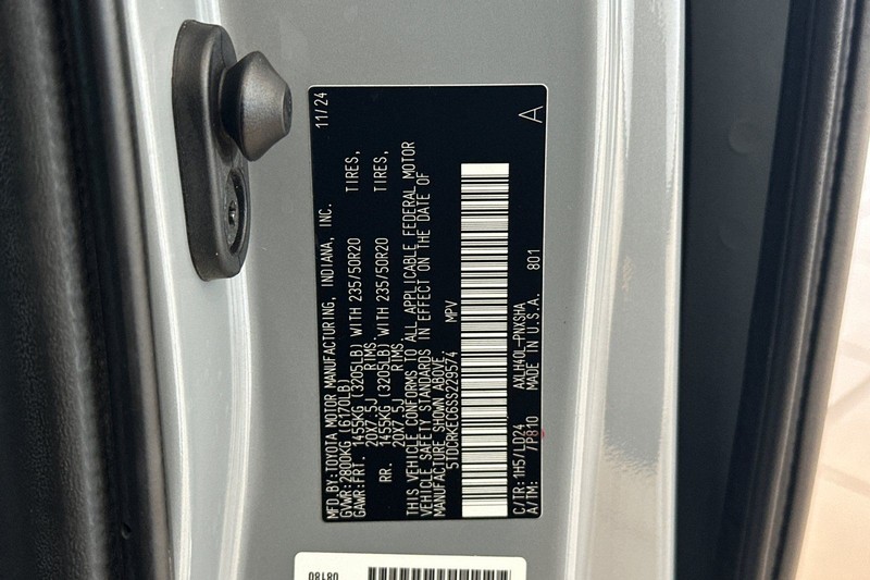 Toyota Sienna Vehicle Full-screen Gallery Image 30