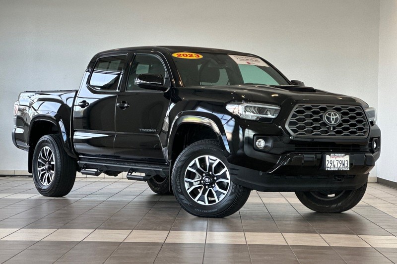 Toyota Tacoma 4WD Vehicle Full-screen Gallery Image 02