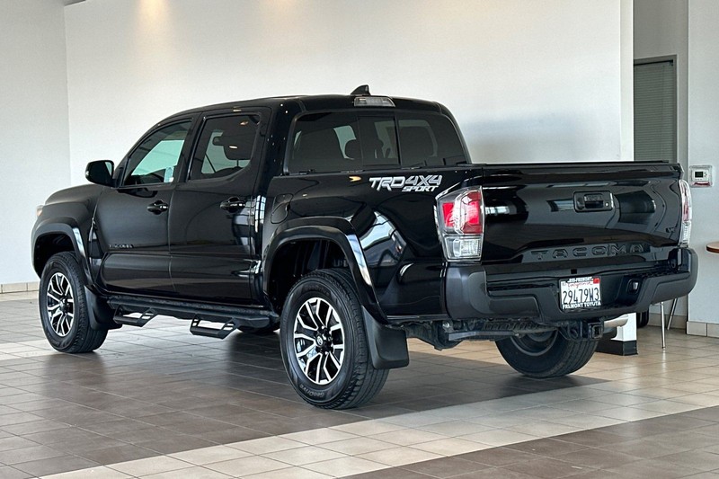 Toyota Tacoma 4WD Vehicle Full-screen Gallery Image 06