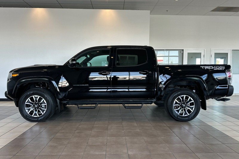 Toyota Tacoma 4WD Vehicle Full-screen Gallery Image 07