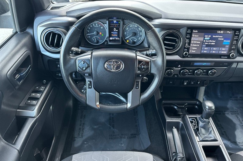 Toyota Tacoma 4WD Vehicle Full-screen Gallery Image 14