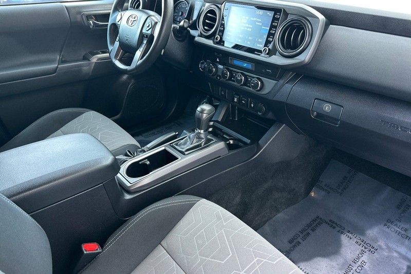 Toyota Tacoma 4WD Vehicle Full-screen Gallery Image 15