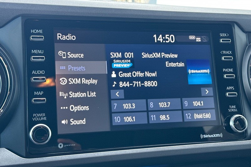 Toyota Tacoma 4WD Vehicle Full-screen Gallery Image 17