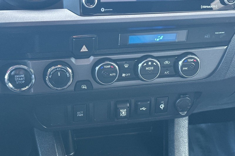 Toyota Tacoma 4WD Vehicle Full-screen Gallery Image 19