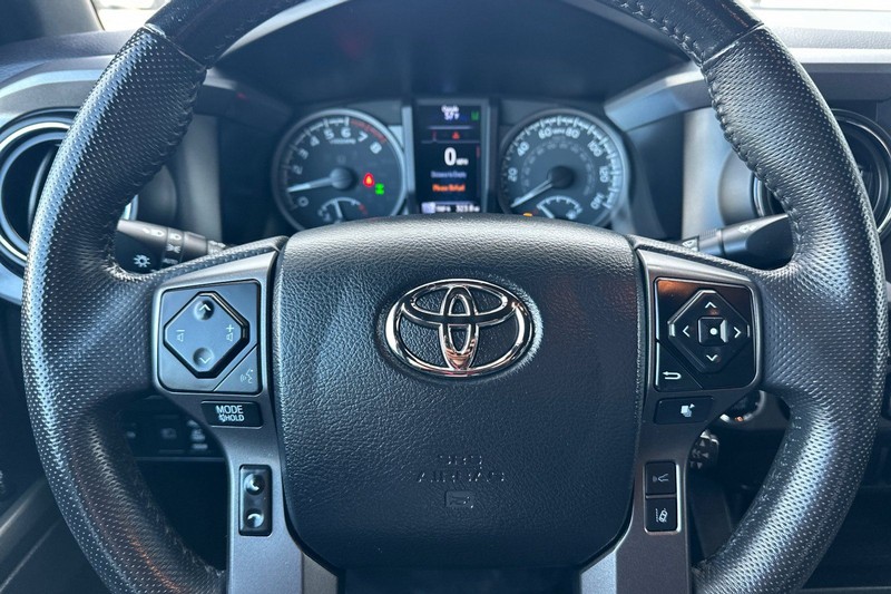 Toyota Tacoma 4WD Vehicle Full-screen Gallery Image 22