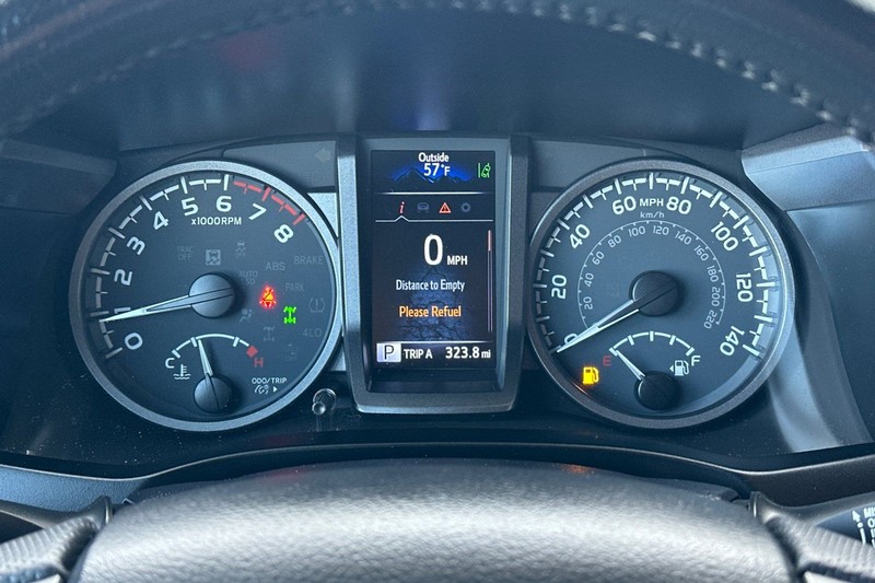 Toyota Tacoma 4WD Vehicle Full-screen Gallery Image 23