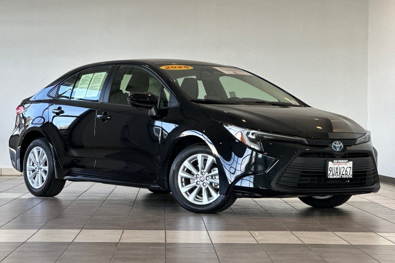 Toyota Corolla Vehicle Full-screen Gallery Image 02