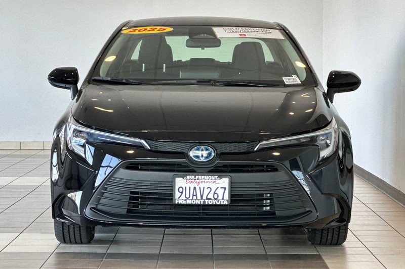 Toyota Corolla Vehicle Full-screen Gallery Image 09