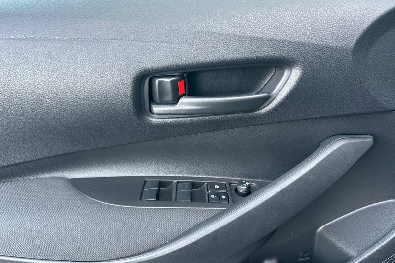 Toyota Corolla Vehicle Full-screen Gallery Image 11