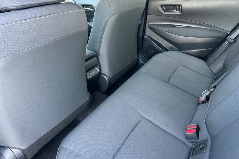 Toyota Corolla Vehicle Full-screen Gallery Image 12