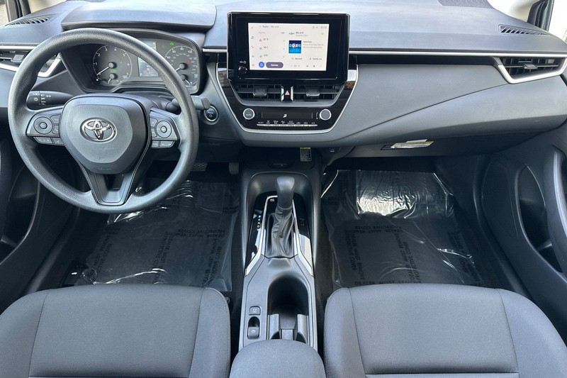 Toyota Corolla Vehicle Full-screen Gallery Image 13