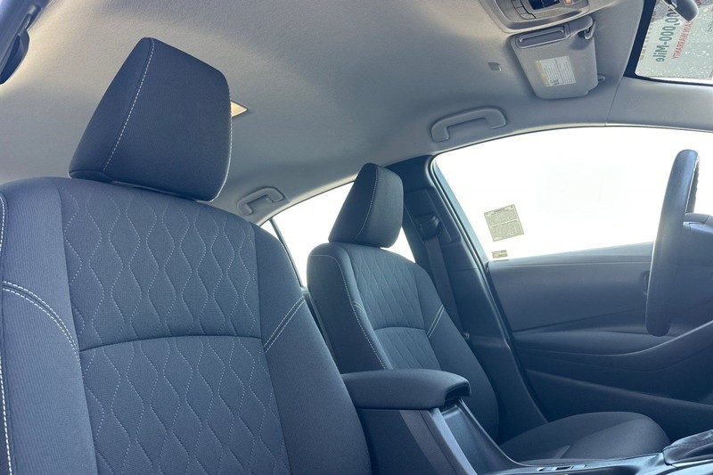 Toyota Corolla Vehicle Full-screen Gallery Image 16