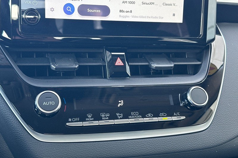 Toyota Corolla Vehicle Full-screen Gallery Image 20