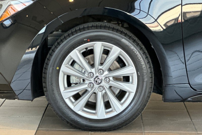 Toyota Corolla Vehicle Full-screen Gallery Image 26