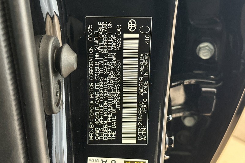 Toyota Corolla Vehicle Full-screen Gallery Image 29