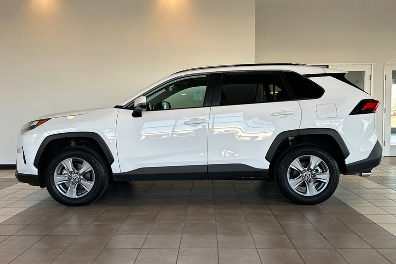 Toyota RAV4 Vehicle Full-screen Gallery Image 07