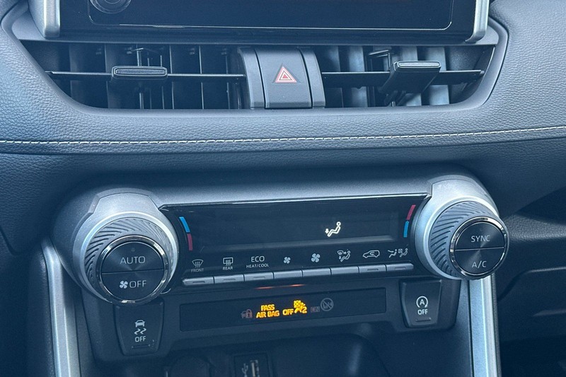 Toyota RAV4 Vehicle Full-screen Gallery Image 21