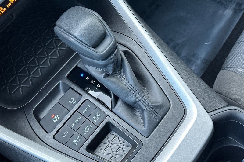 Toyota RAV4 Vehicle Full-screen Gallery Image 22