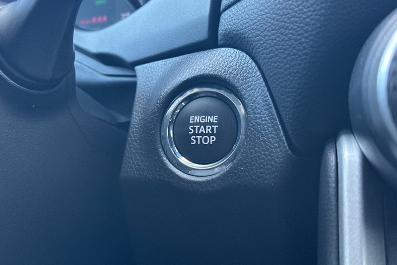 Toyota RAV4 Vehicle Full-screen Gallery Image 23