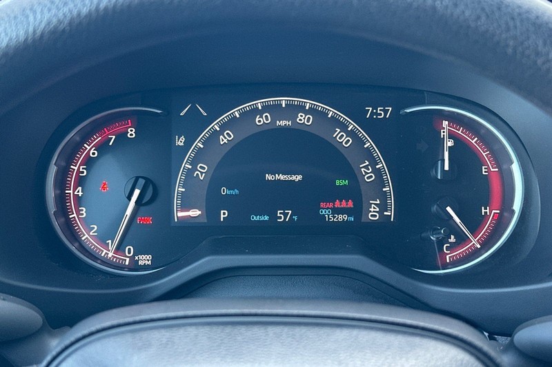 Toyota RAV4 Vehicle Full-screen Gallery Image 25