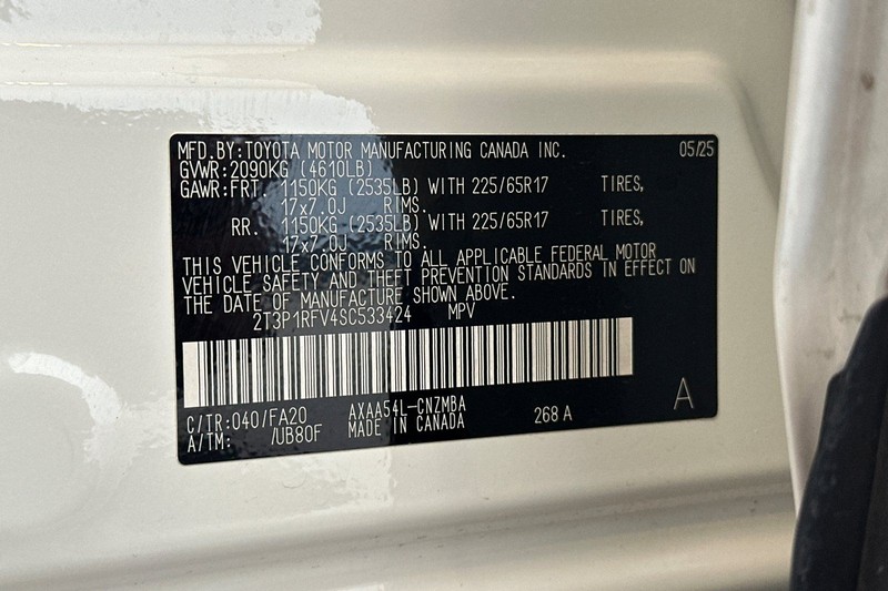 Toyota RAV4 Vehicle Full-screen Gallery Image 30