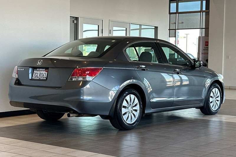 Honda Accord Sedan Vehicle Full-screen Gallery Image 04