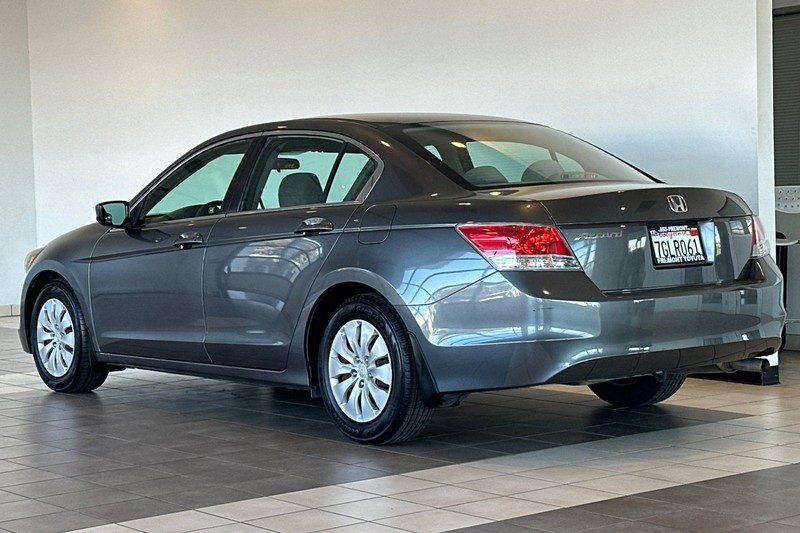 Honda Accord Sedan Vehicle Full-screen Gallery Image 06