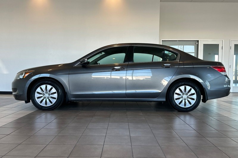 Honda Accord Sedan Vehicle Full-screen Gallery Image 07