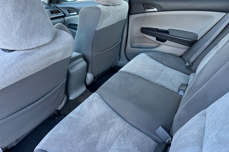 Honda Accord Sedan Vehicle Full-screen Gallery Image 12