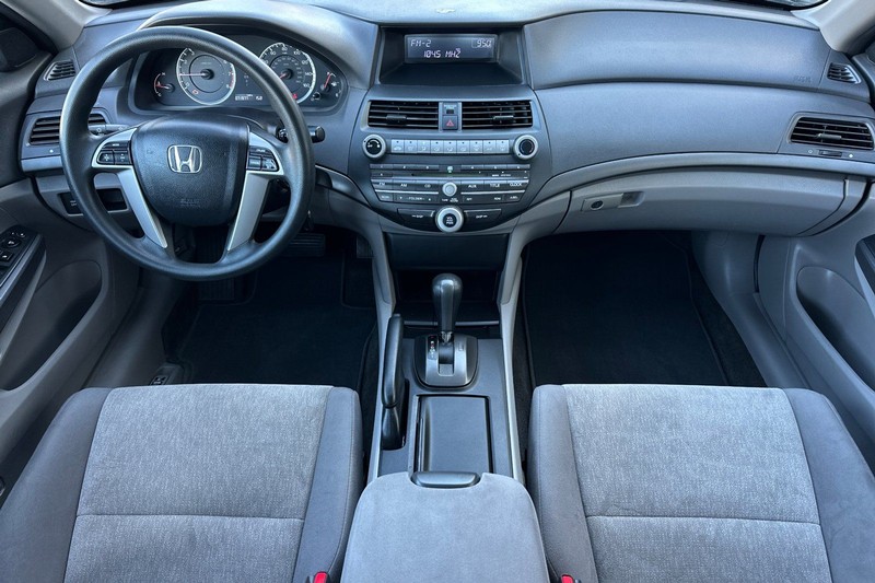 Honda Accord Sedan Vehicle Full-screen Gallery Image 13