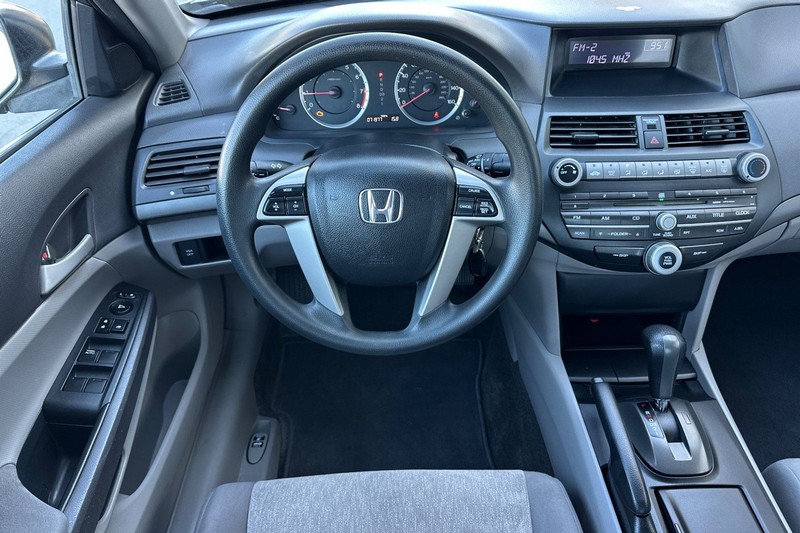 Honda Accord Sedan Vehicle Full-screen Gallery Image 14