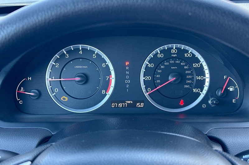 Honda Accord Sedan Vehicle Full-screen Gallery Image 21