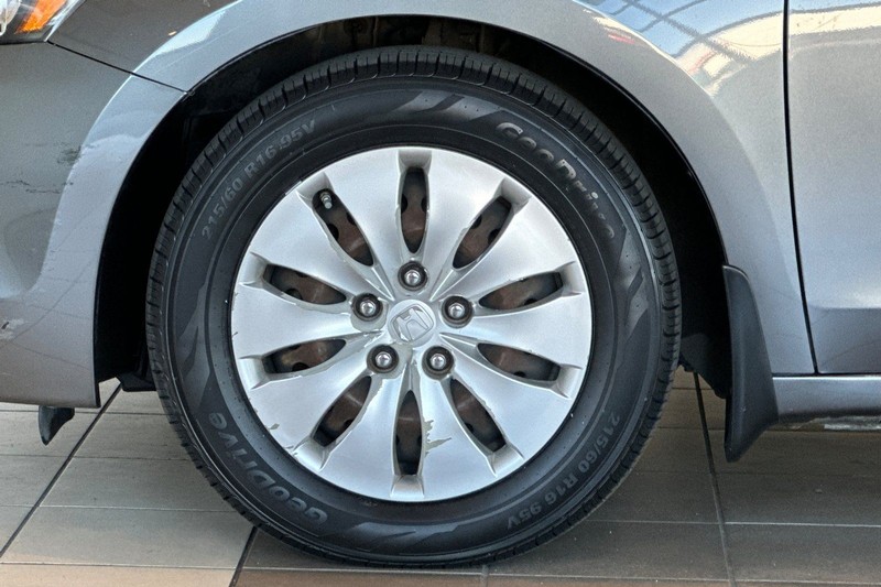 Honda Accord Sedan Vehicle Full-screen Gallery Image 23