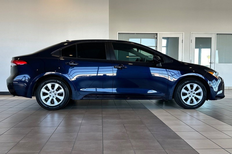 Toyota Corolla Vehicle Full-screen Gallery Image 03