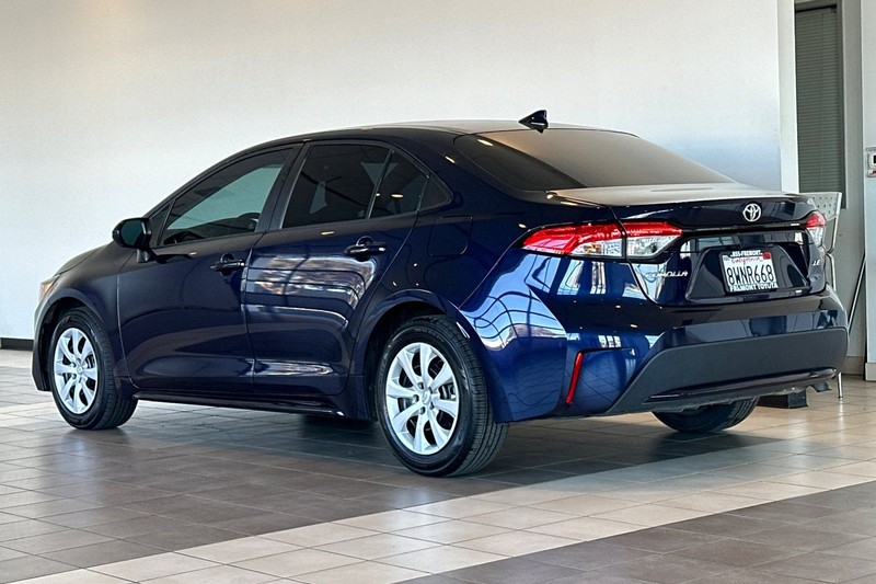 Toyota Corolla Vehicle Full-screen Gallery Image 06