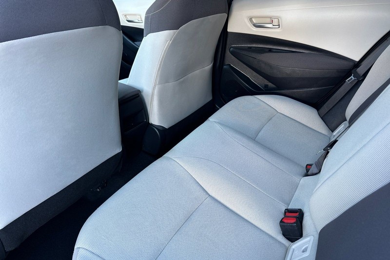 Toyota Corolla Vehicle Full-screen Gallery Image 12