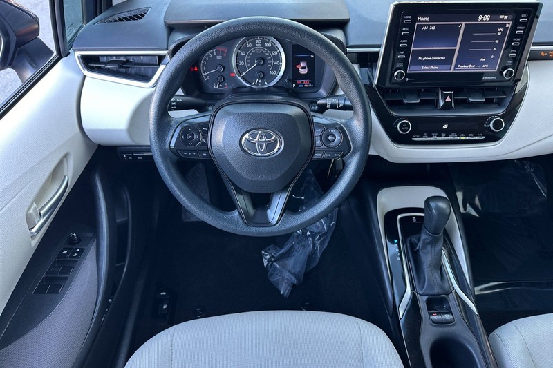 Toyota Corolla Vehicle Full-screen Gallery Image 14