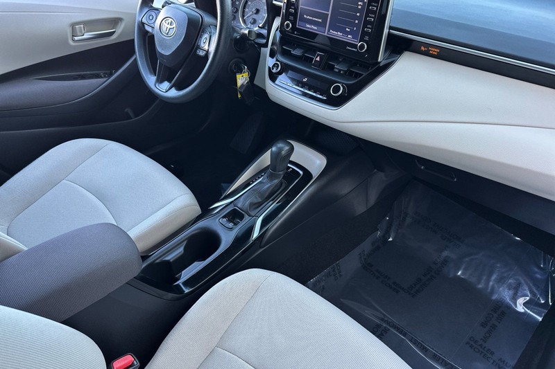 Toyota Corolla Vehicle Full-screen Gallery Image 15