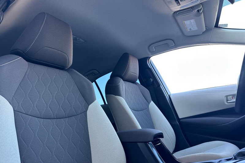 Toyota Corolla Vehicle Full-screen Gallery Image 16